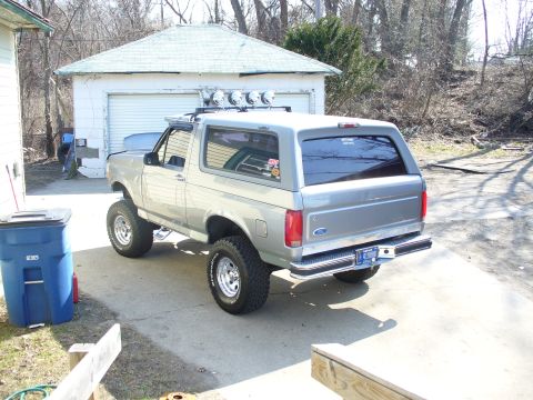 1994 Ford Bronco - This 1994 Ford Bronco has a lifted suspension and auxiliary lights mounted on the roof rack.
