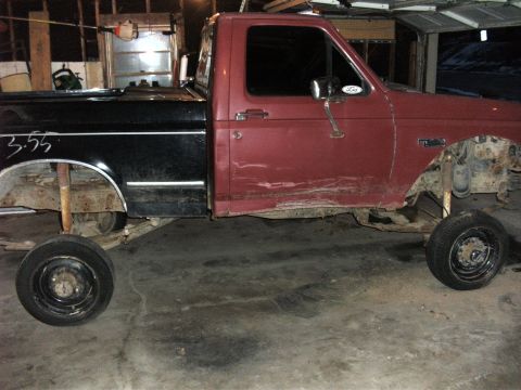 1994 Ford F-250 - This Ford truck chassis is missing its front wheels and appears to be undergoing repairs or restoration.