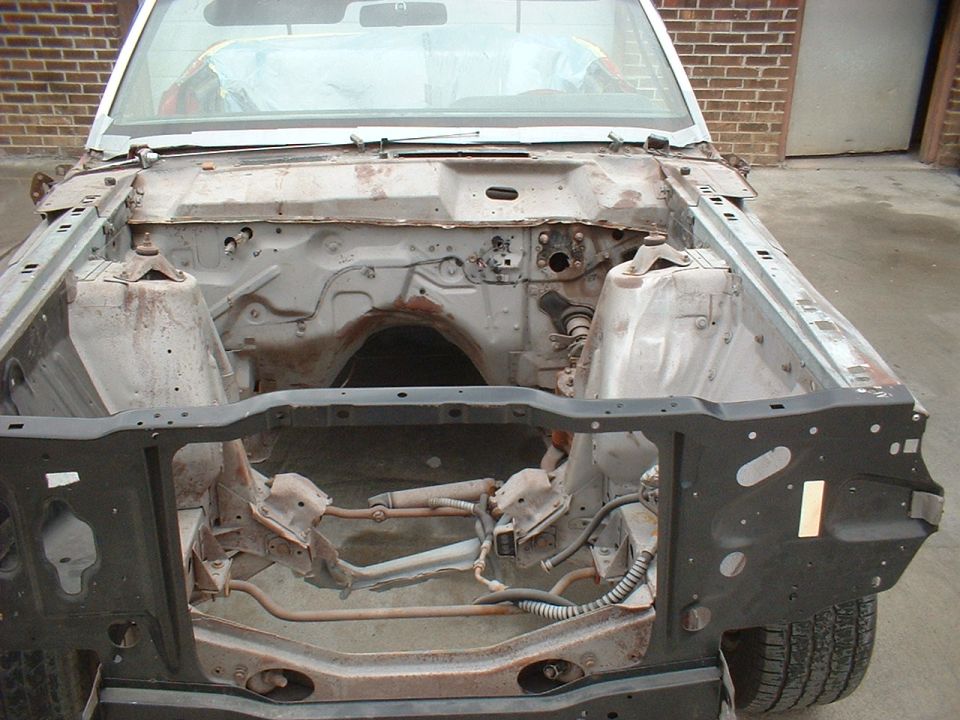 1970 Ford Torino engine bay, front view, disassembled