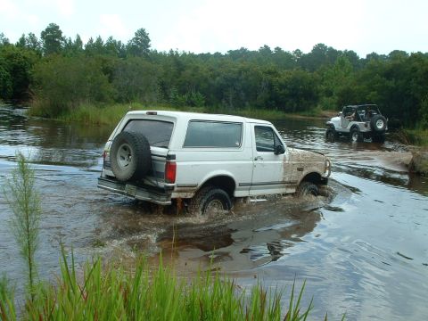1995 Ford Bronco - jer getting wet