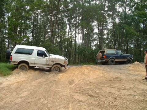 1995 Ford Bronco - john helping out jeremy