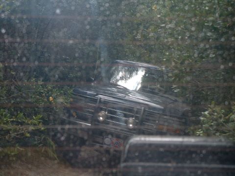 1995 Ford Bronco - john sqeezing thru tight trail