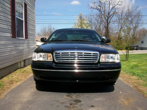 2003 Ford Crown Victoria photo