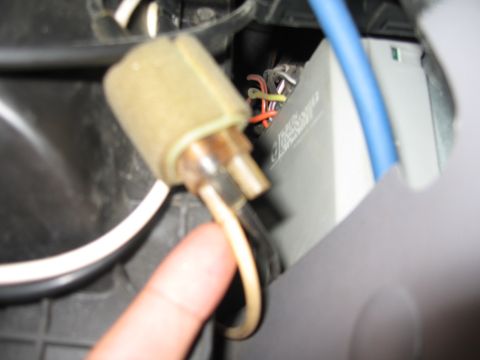 1994 Ford Bronco - Close-up of an electrical connector and wiring harness, with a watermark for Supermotors.net visible.