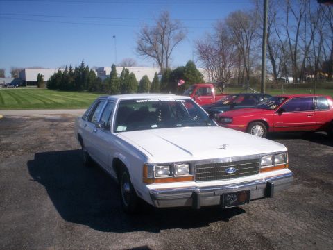 1988 Ford LTD Crown Victoria photo