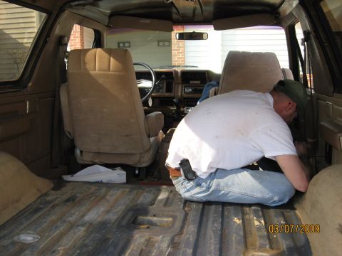 1986 Ford Bronco - Tearing out the old carpet and installing the new vinyal flooring
