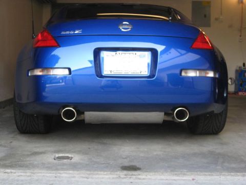 1990 Ford Probe - Rear view of a blue Nissan 350Z, dual exhaust pipes and a license plate.