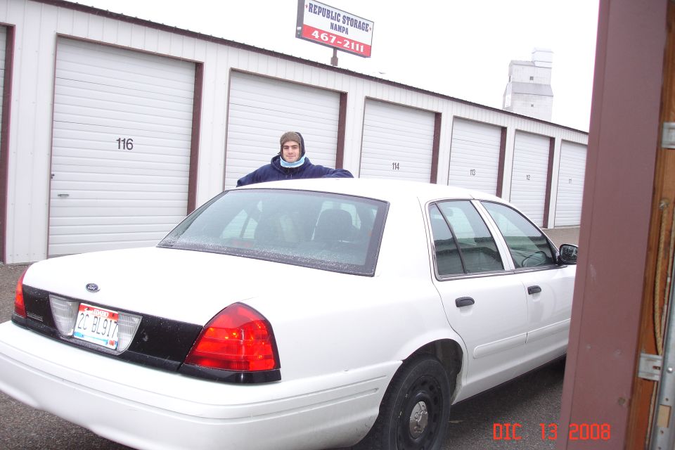 2004 Ford Crown Victoria “UNKnOwn”