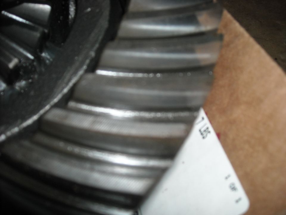 Differential gear with label showing '7 LBS'