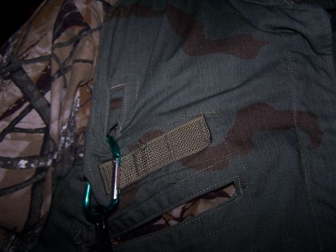 1986 Ford Bronco - Carabiners are clipped to a strap on camouflage clothing, with a Supermotors.net watermark in the corner.