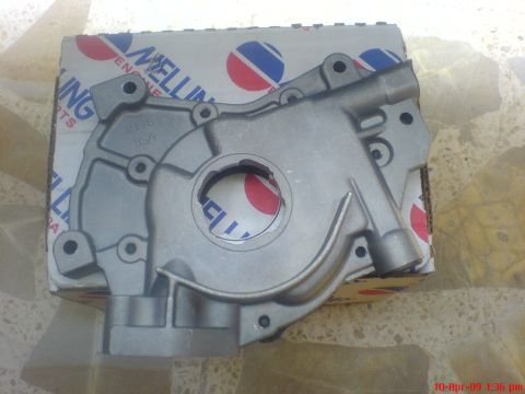 1992 Ford Crown Victoria - A MELLING M176 oil pump is shown in its packaging.