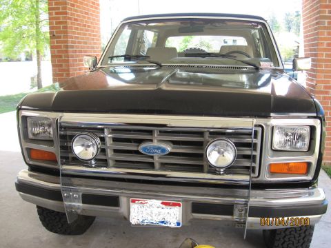 1986 Ford Bronco - New grill guard and lights installed