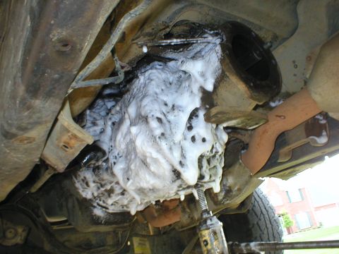 1983 Ford Bronco - Since it was about to rain anyway and I needed a break, I decided to wash it before handling it. I really should have done this yesterday e…