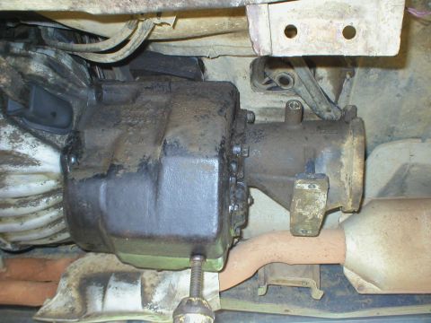 1983 Ford Bronco - After rinsing, I let it dry and then removed the 4 mounting bolts. It's easier & lighter without the bellhousing attached, but the engine s…