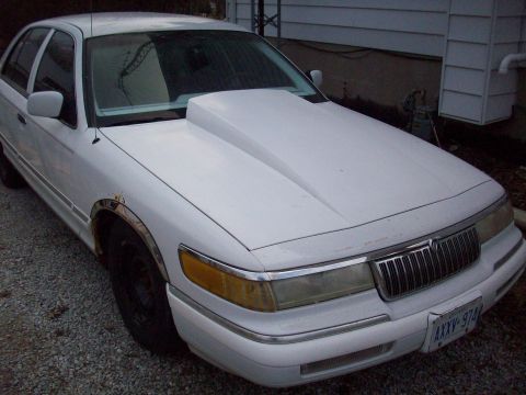 1992 Mercury Grand Marquis - This 1992 Mercury Grand Marquis has a prominent aftermarket hood scoop.