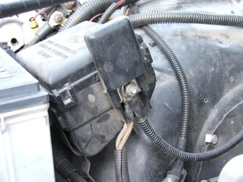 1985 Ford Crown Victoria LTD - The fuse box and associated wiring are visible in the engine compartment.