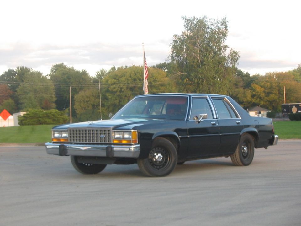 1987 Ford Crown Victoria LTD “LTD Crown Victoria "S" (P72)”