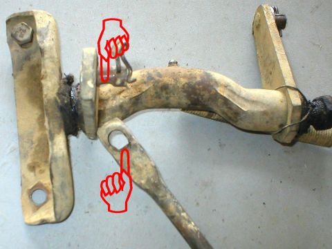 1983 Ford Bronco - Just one of MANY reasons why this mechanical linkage sucks.