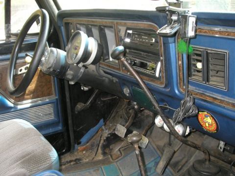1979 Ford Bronco - The interior of a 1979 Ford Bronco shows its dashboard, steering wheel, and aftermarket accessories.
