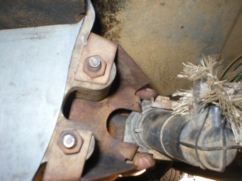 1983 Ford Bronco - Unfortunately, it seems I scavenged a later-style system because this slave is made for bellhousings with a casting boss on the aluminum in…