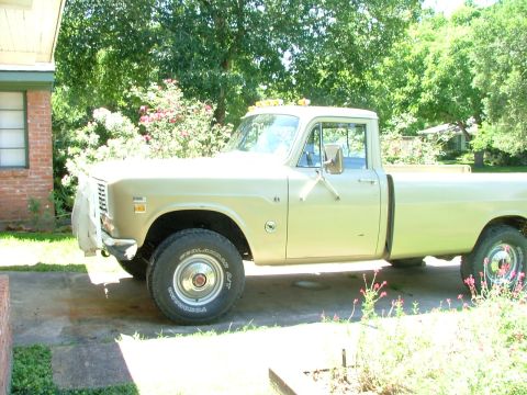 1975 International Scout II - Side view of a tan 1975 International Scout II pickup truck parked in a driveway.
