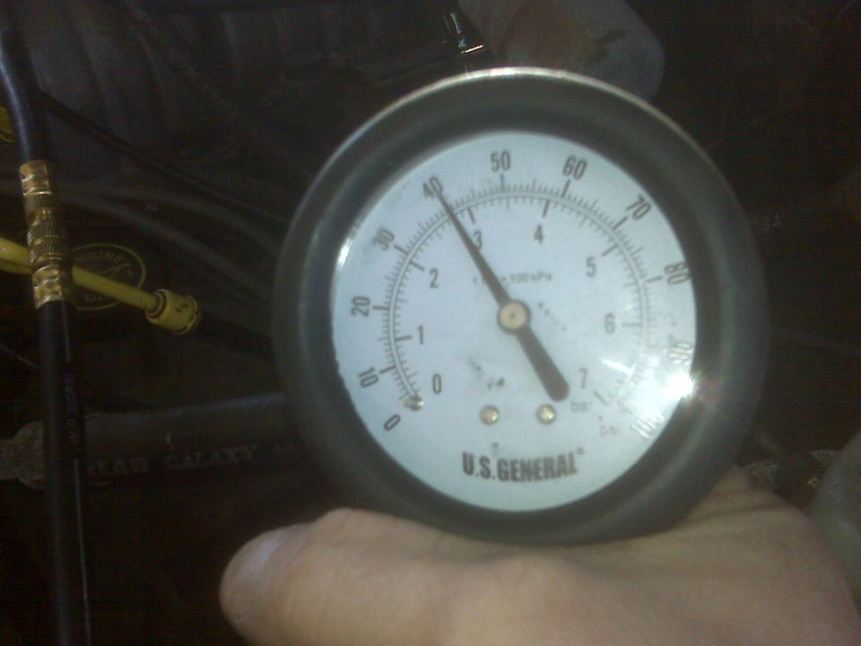 U.S. GENERAL pressure gauge on a black hose, needle reads 5 bar.