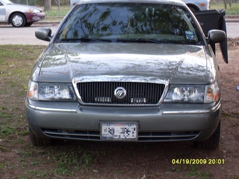 Front view of a 2004 Mercury Grand Marquis with a chrome grille and Texas license plate