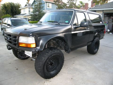 1986 Ford Bronco - This black Ford Bronco appears to be from the 1992-1996 generation, not the 1986 model claimed.