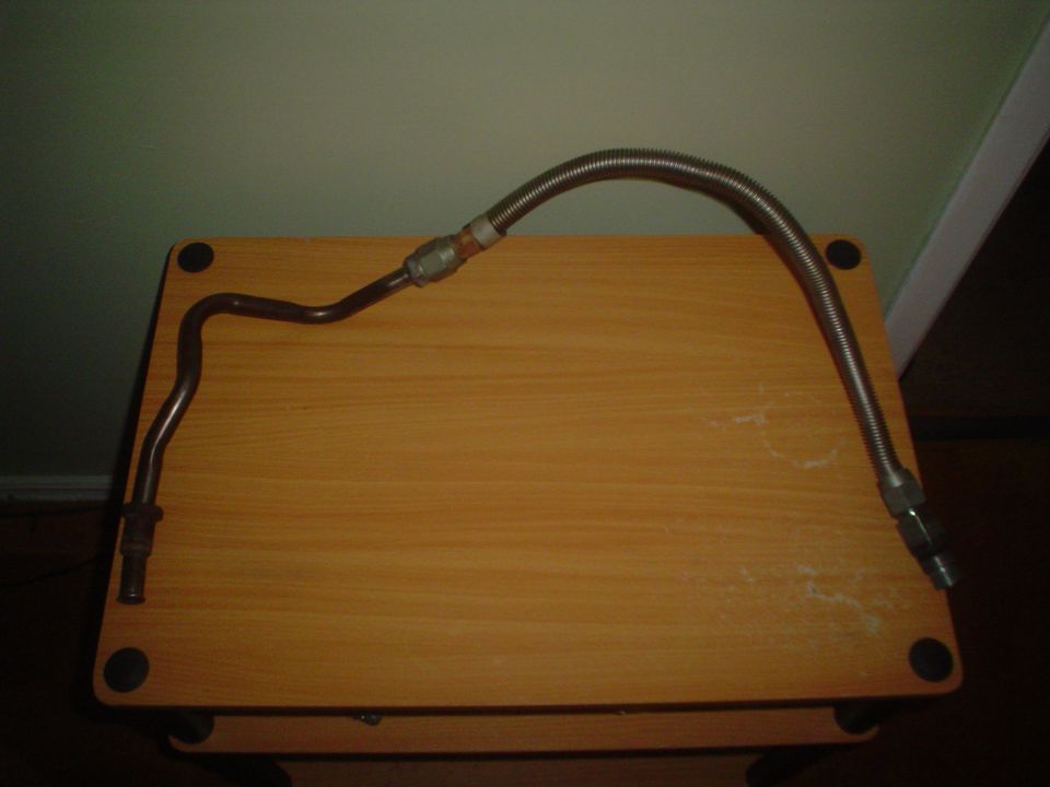 metal fuel line with flexible section