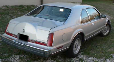 1990 Lincoln Mark VII - This 1990 Lincoln Mark VII coupe features a continental kit on the rear, giving it a distinctive look.