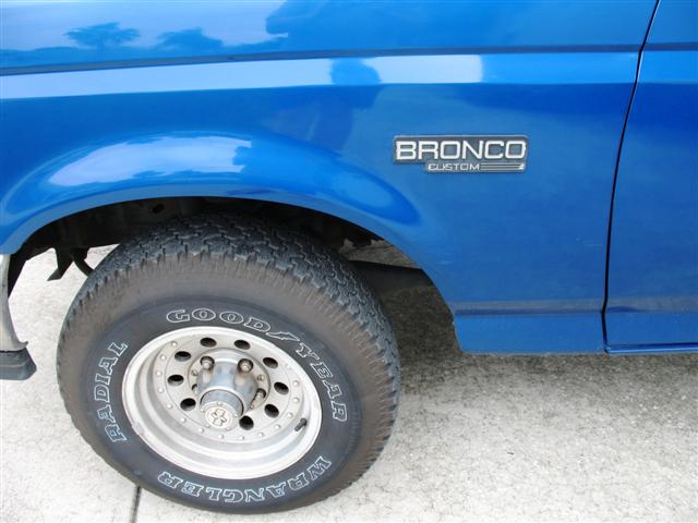 Blue 1992 Ford Bronco Custom side view showing front fender and wheel