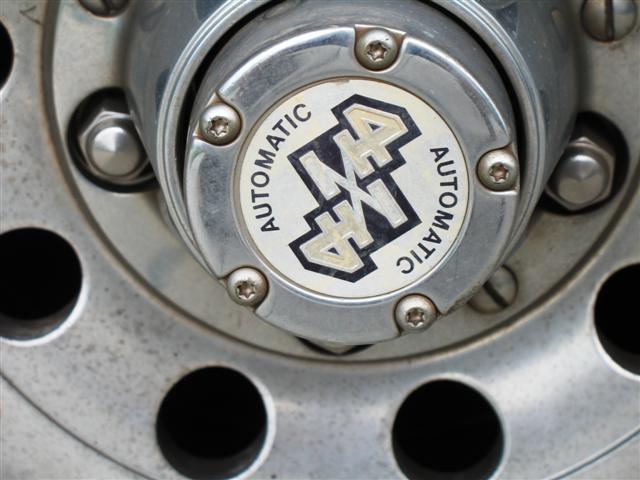 Wheel hub with 4x4 Automatic text