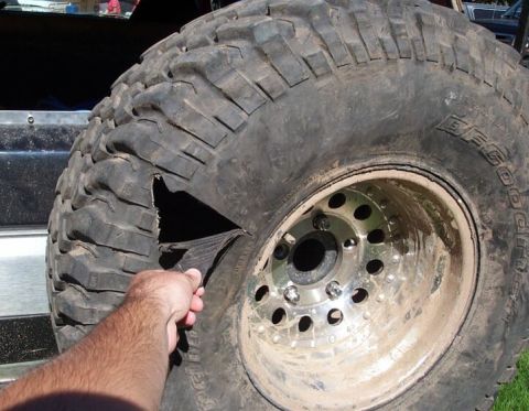 1990 Ford Bronco - Dave Laracuente allowed me to shoot this to demonstrate why BFG tires suck. Throw this one next to the other 5 he's got at home, and the on…