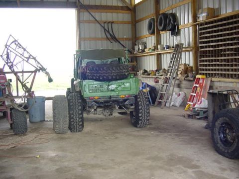 1992 Ford Bronco - the old 36's on rims off the truck at 5psi, vs the mounted 38's on the truck at 4psi