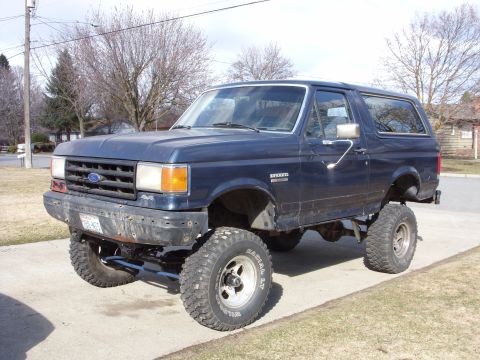 1988 Ford Bronco - This Ford Bronco appears to be from the late 1980s, possibly a 1987 model year.