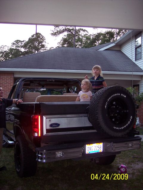 1986 Ford Bronco - Kids love it topless too