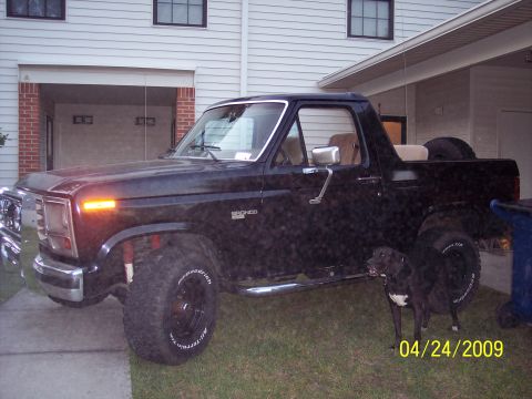 1986 Ford Bronco - Another poser shot topless
