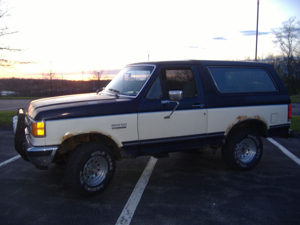 Two-tone Ford Bronco parked outside at dusk