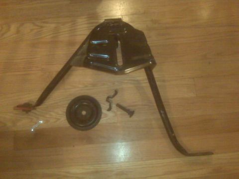 1995 Ford Bronco - Car jack and associated parts laid out on a wooden floor.