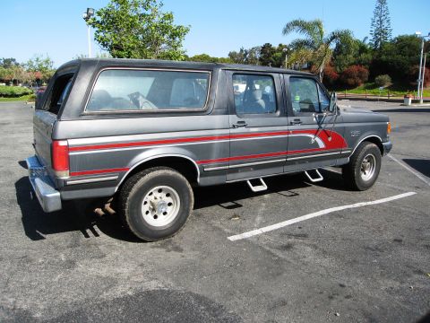 1986 Ford Bronco - This extended cab Ford Bronco appears to be from the 1987 model year, not 1986 as claimed.