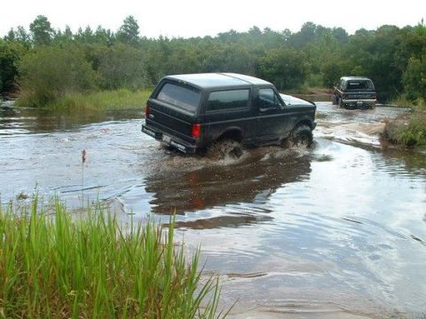 1995 Ford Bronco - Follow the Blazer 2
