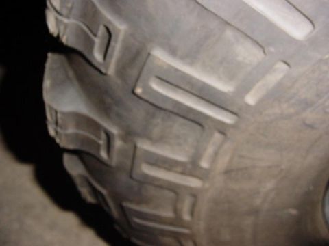 1992 Ford Bronco - Close-up of a tire's tread pattern, with visible text from Supermotors.net.