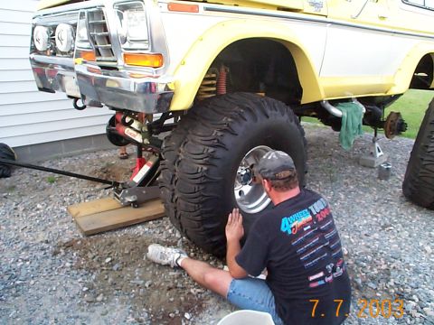 1978 Ford Bronco - New 44's for the show.