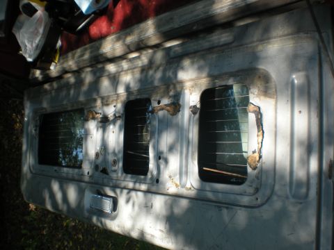 1990 Ford Bronco - Now that the panel is open, extend the glass.