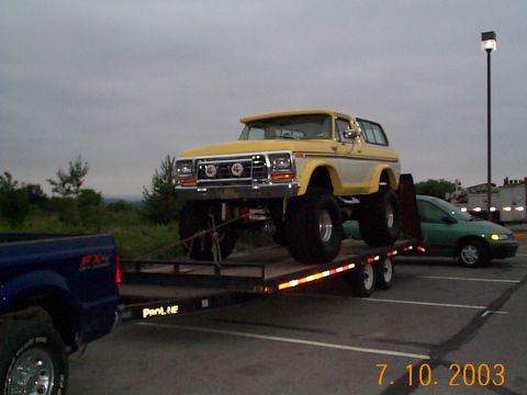 1978 Ford Bronco - hotel parking lot 4