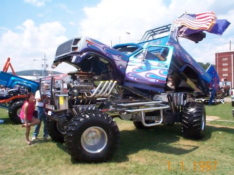 1978 Ford Bronco - Dual blown 460 inside.