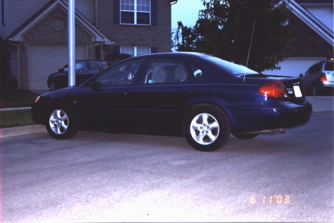 2000 Ford Taurus - Side shot