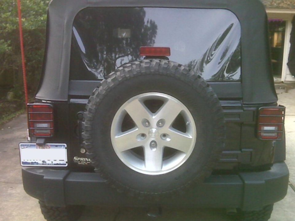 2007 Jeep Wrangler rear view with spare tire mounted on the tailgate