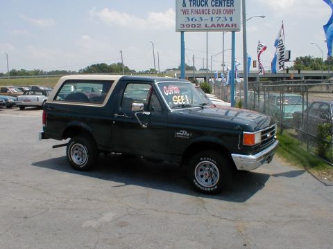 1983 Ford Bronco - This Ford Bronco appears to be from the 1987-1991 model range, not a 1983.