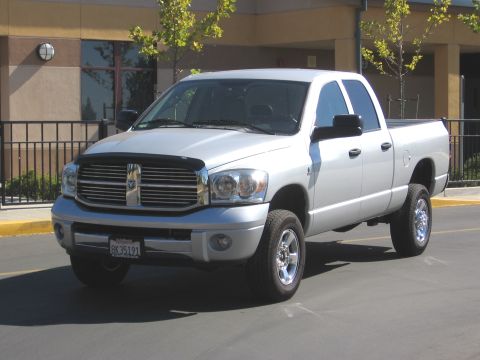 2007 Dodge 2500 - This silver pickup truck appears to be from the 2006 model year, not 2007 as claimed.